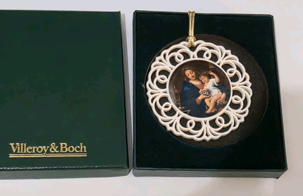 Villeroy & Boch Round Porcelain Epiphany Mother & Baby Scene Christmas Ornament